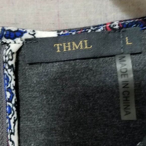 THML Gray Knit Medallion Print Mix it Up Midi Dress size Large - Picture 2 of 9